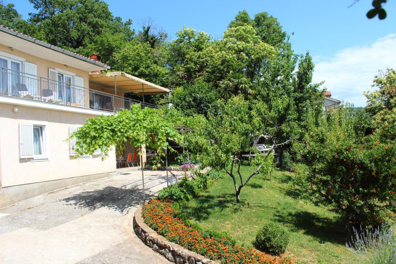 Apartments Basan Ловран Екстериор снимка