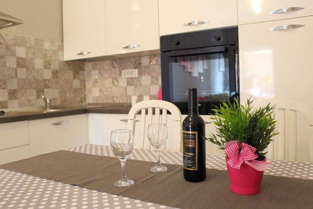 Apartments Basan Ловран Екстериор снимка